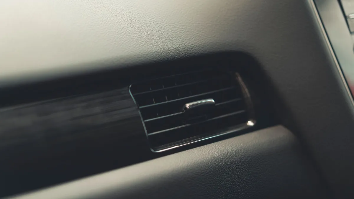 Climatisation : entretien, recharge et mauvaises odeurs
